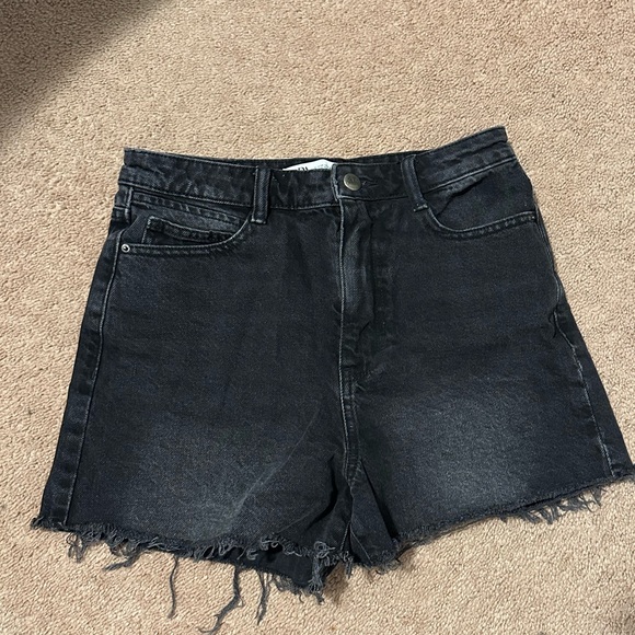 Black Zara Jean shorts - Picture 1 of 2
